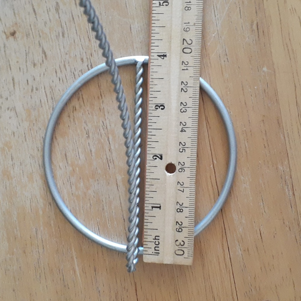 Set of 4 Silver Metal Ornament Stands B124 - Picture 7 of 9